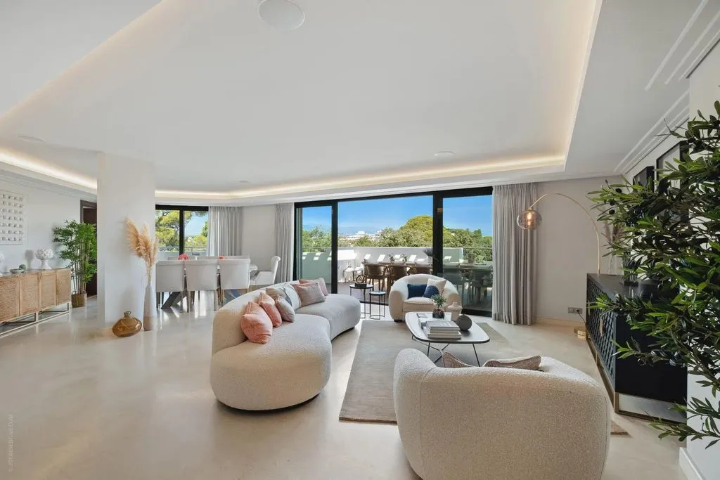 Penthouse 185m² in France, Antibes. Priced at 5750000€ rent photo-1