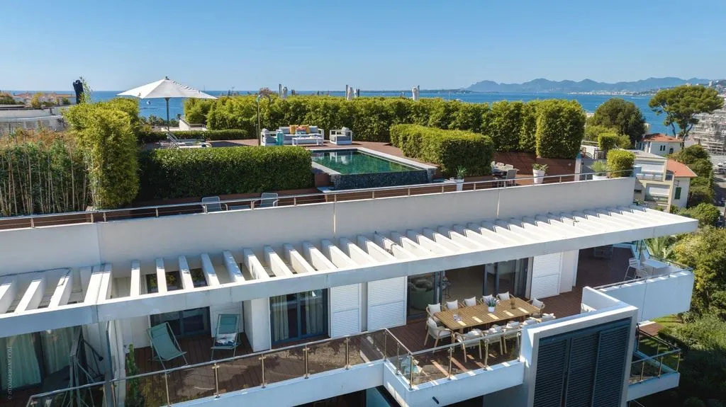 Penthouse 185m² in France, Antibes. Priced at 5750000€ rent photo-3