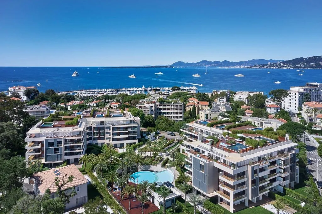 Penthouse 185m² in France, Antibes. Priced at 5750000€ rent photo-4