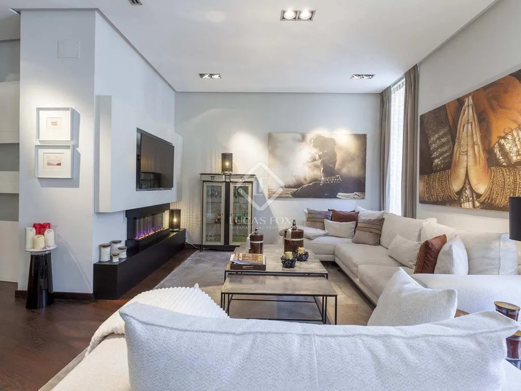 Flat 299m² in Spain, Valencia. Priced at 1100000€ rent photo-1