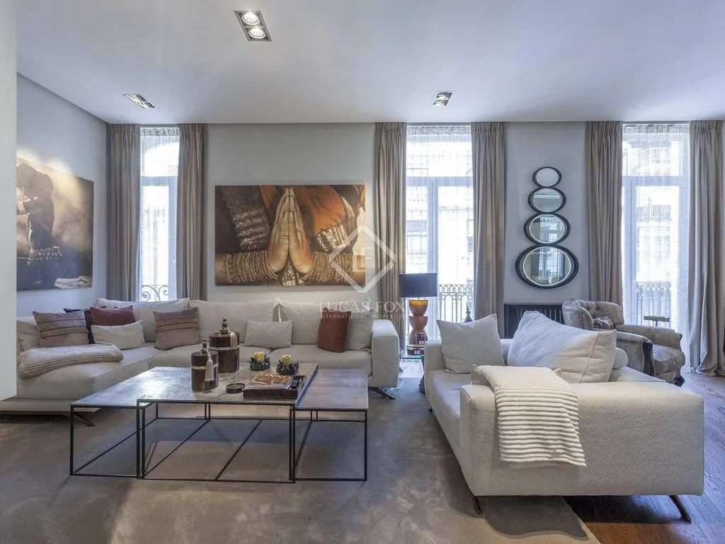 Flat 299m² in Spain, Valencia. Priced at 1100000€ rent photo-2