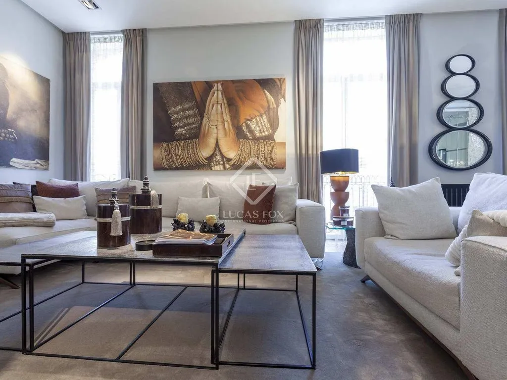 Flat 299m² in Spain, Valencia. Priced at 1100000€ rent photo-3
