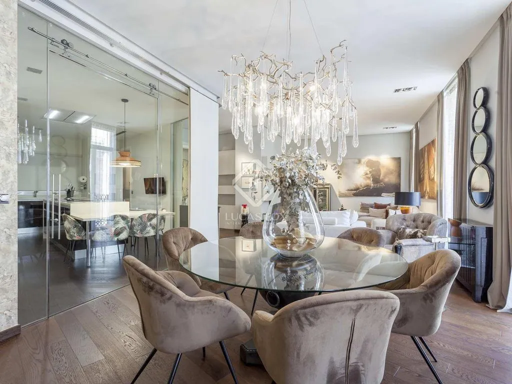 Flat 299m² in Spain, Valencia. Priced at 1100000€ rent photo-5