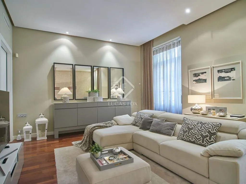 Flat 231m² in Spain, Valencia. Priced at 1400000€ rent photo-1