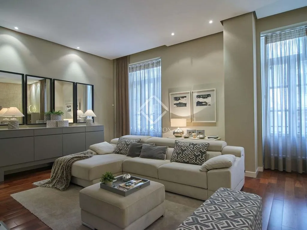 Flat 231m² in Spain, Valencia. Priced at 1400000€ rent photo-3