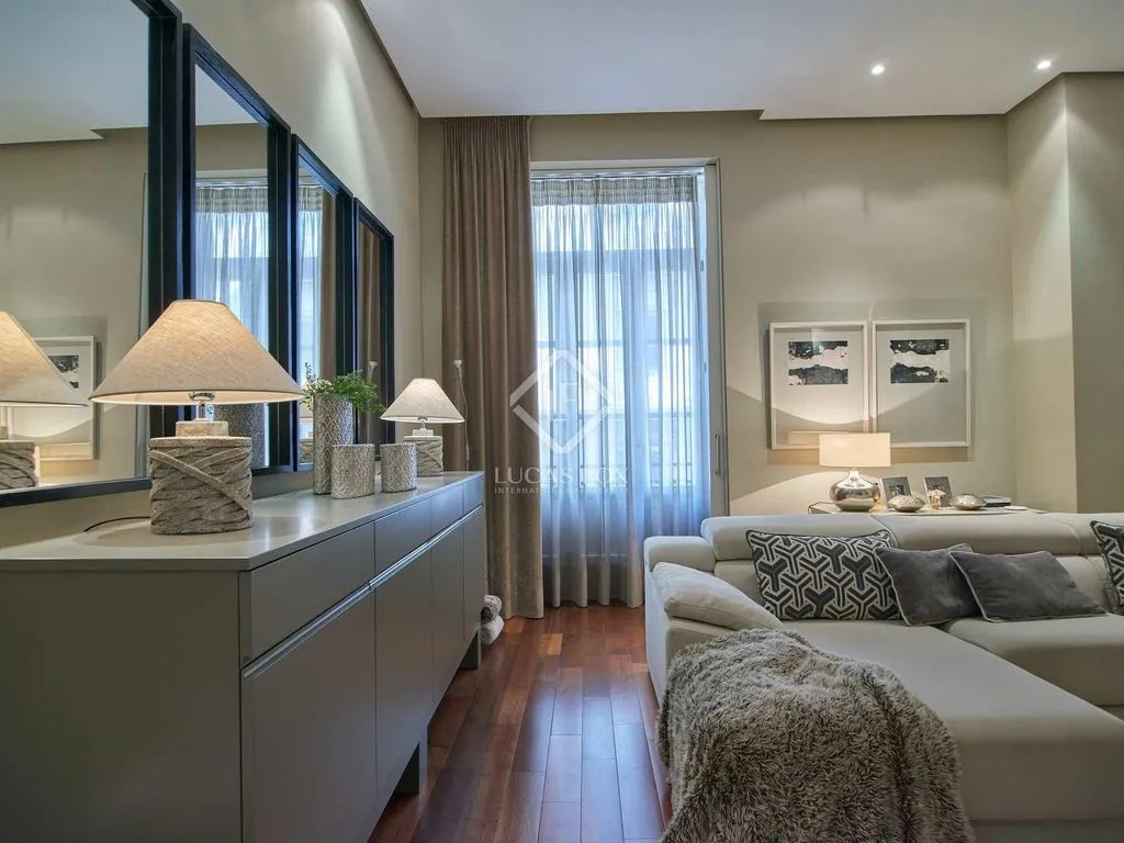 Flat 231m² in Spain, Valencia. Priced at 1400000€ rent photo-4