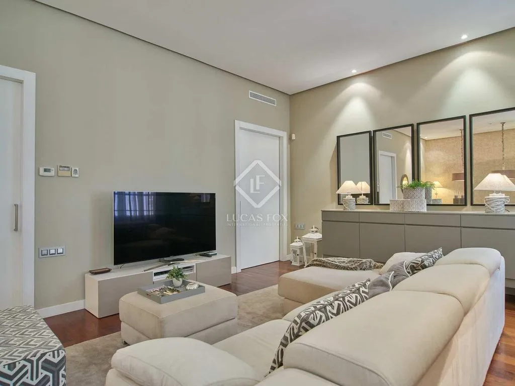 Flat 231m² in Spain, Valencia. Priced at 1400000€ rent photo-5