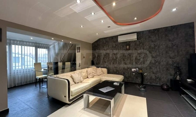 Flat 105m² in USA, Houston. Priced at 163224£ rent photo-2