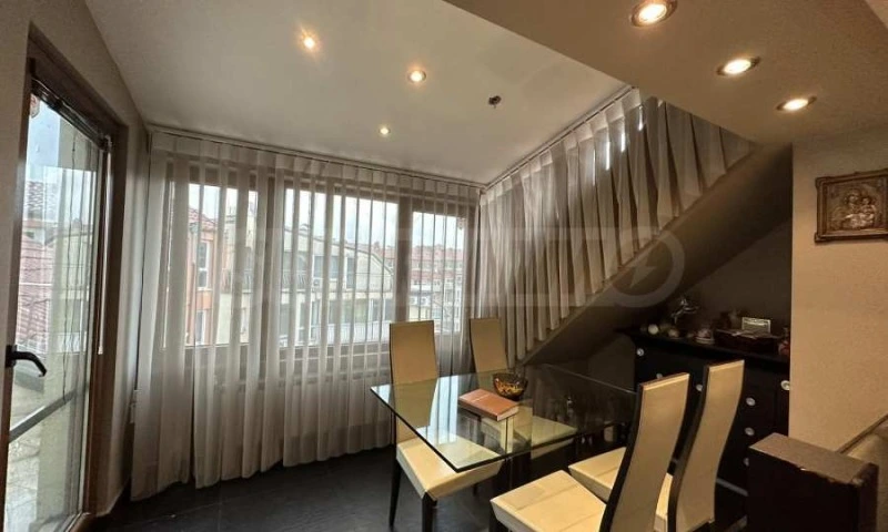 Flat 105m² in USA, Houston. Priced at 163224£ rent photo-7