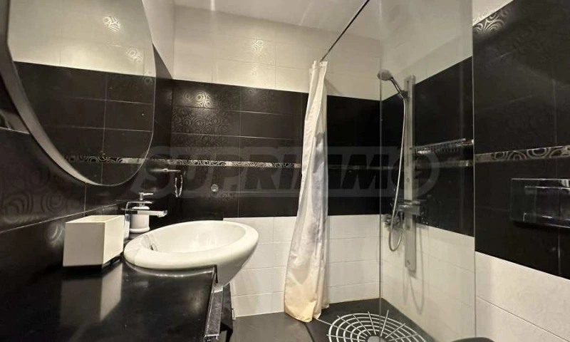 Flat 105m² in USA, Houston. Priced at 163224£ rent photo-13
