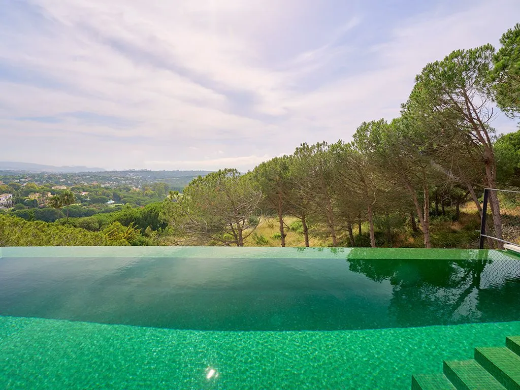 Villa 838m² in Italy, Manerba del Garda. Priced at 4000000€ rent photo-2