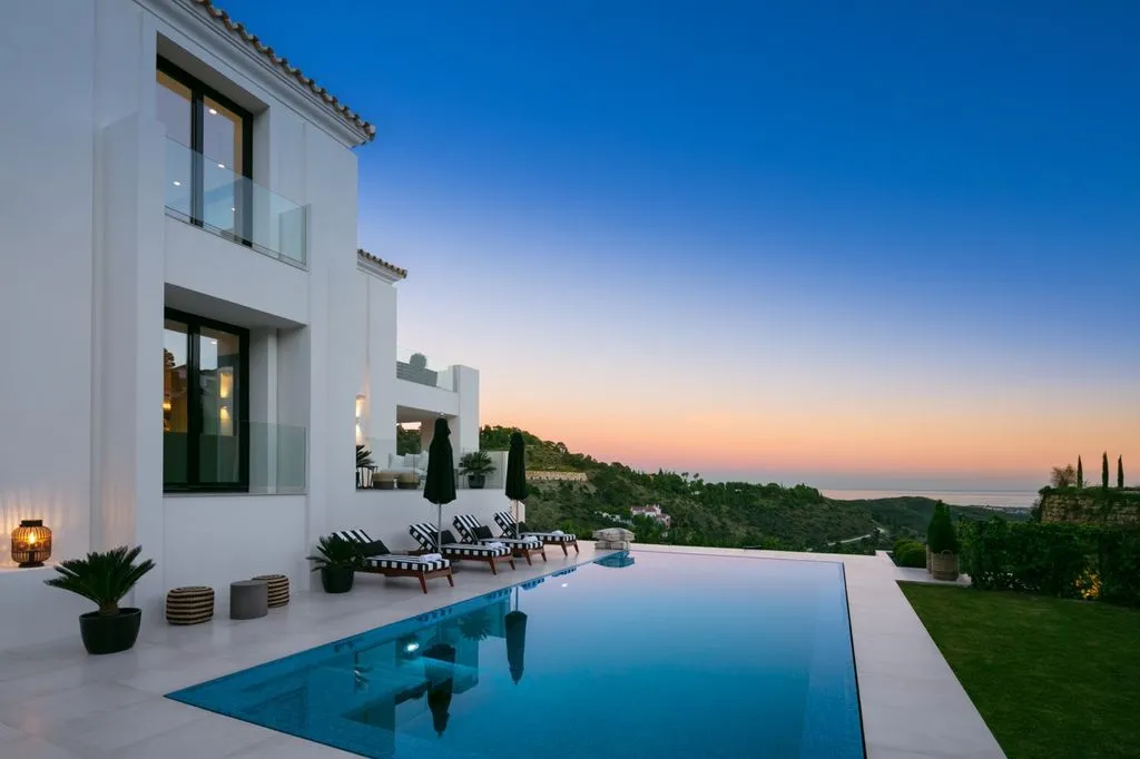 Villa 1080m² in Portugal, Oeirash. Priced at 6750000€ rent photo-3