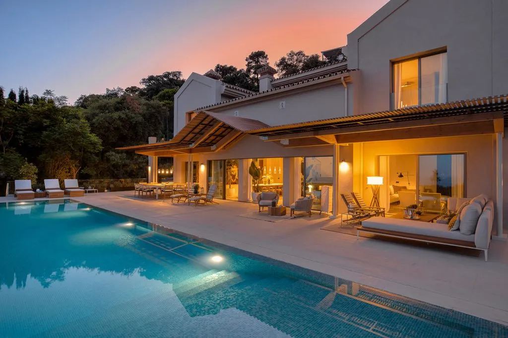 Villa 709m² in Italy, Karimate. Priced at 7800000€ rent photo-2