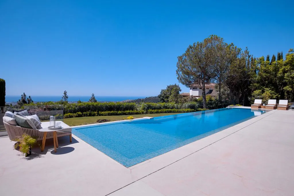 Villa 709m² in Italy, Karimate. Priced at 7800000€ rent photo-3
