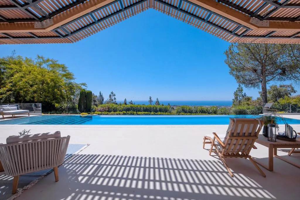 Villa 709m² in Italy, Karimate. Priced at 7800000€ rent photo-4