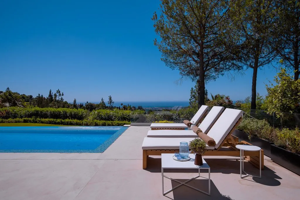 Villa 709m² in Italy, Karimate. Priced at 7800000€ rent photo-5