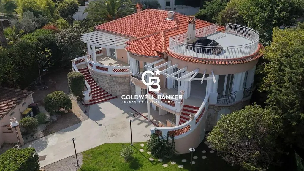 House 260m² in Italy, Montignoso. Priced at 2990000€ rent photo-1