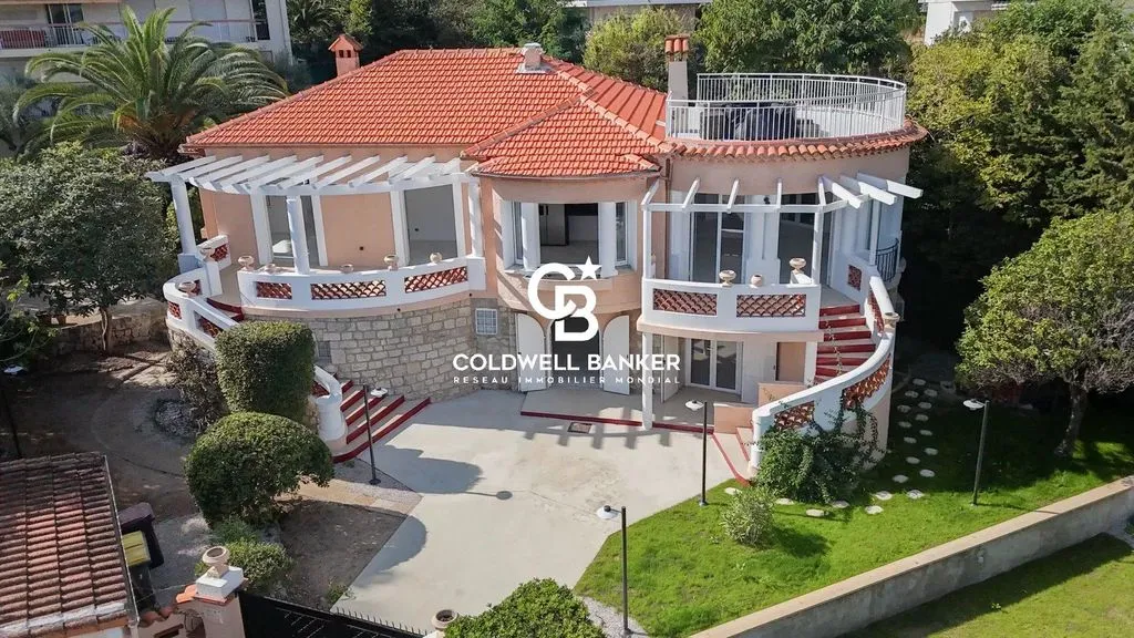 House 260m² in Italy, Montignoso. Priced at 2990000€ rent photo-3