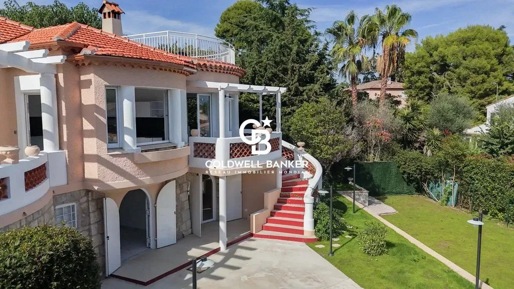 House 260m² in Italy, Montignoso. Priced at 2990000€ rent photo-4