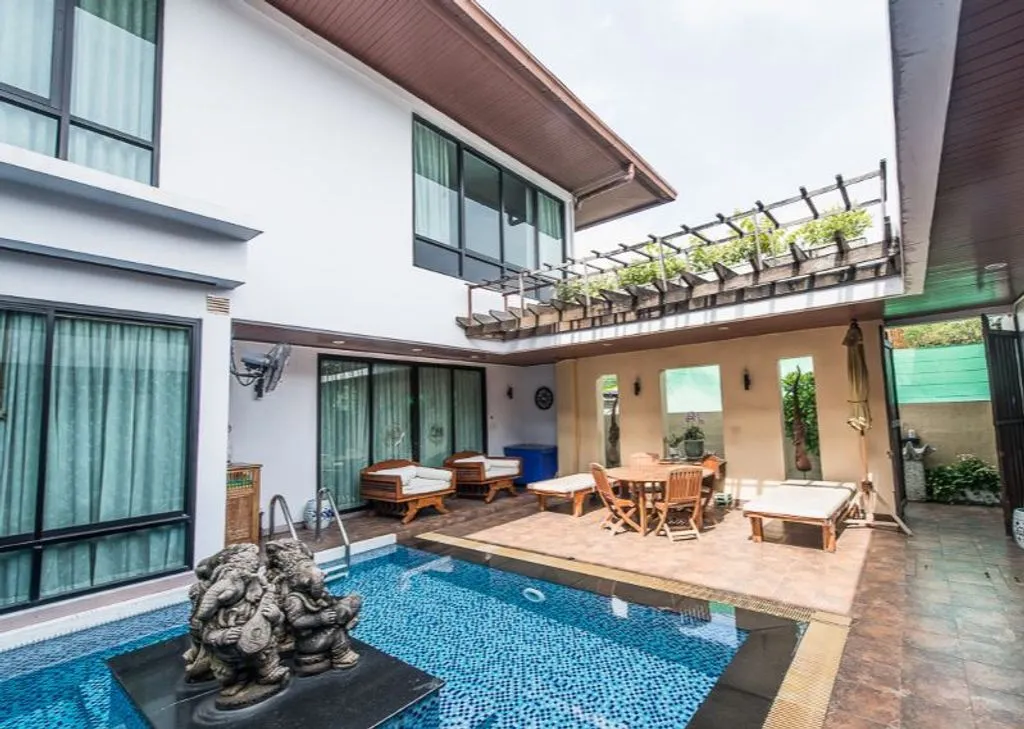 Villa 740m² in Thailand, Bangkok. Priced at 2035000€ rent photo-2