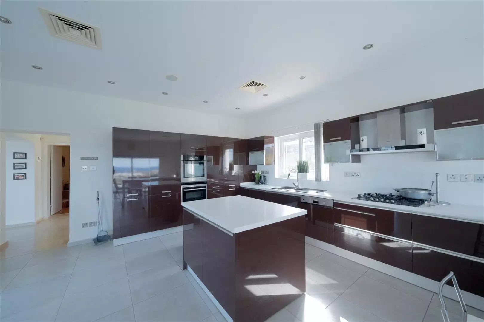 Villa 178m² in Cyprus, Edremith. Priced at 1100000£ rent photo-11