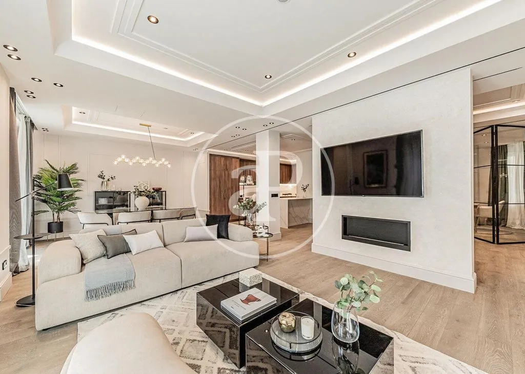 House 302m² in Portugal, Lisbon. Priced at 3680000€ rent photo-3