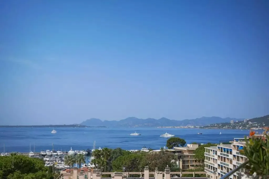 Penthouse 186m² in France, Antibes. Priced at 5600000€ rent photo-2