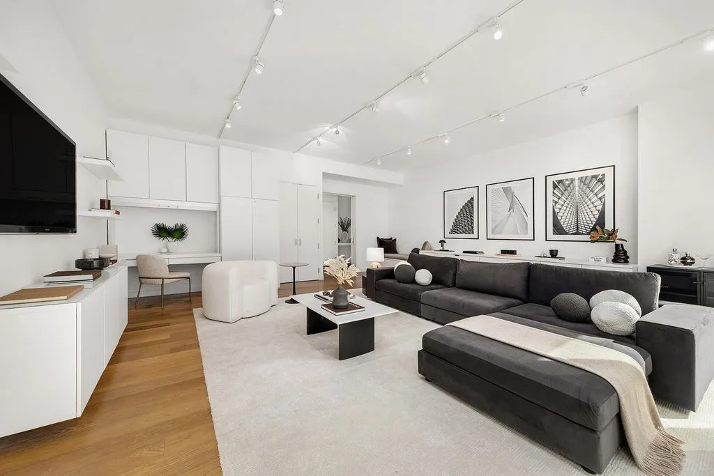 Flat 480m² in USA, New York. Priced at 9826200€ rent photo-2