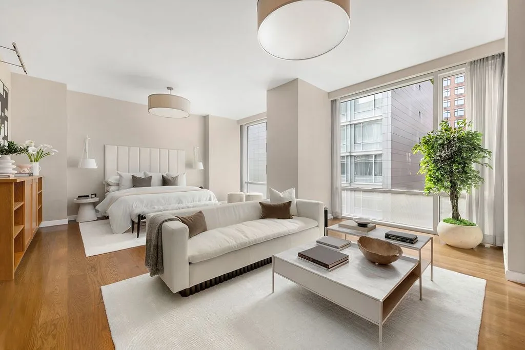 Flat 480m² in USA, New York. Priced at 9826200€ rent photo-3