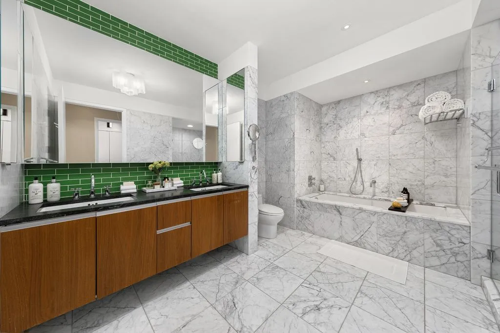 Flat 480m² in USA, New York. Priced at 9826200€ rent photo-4