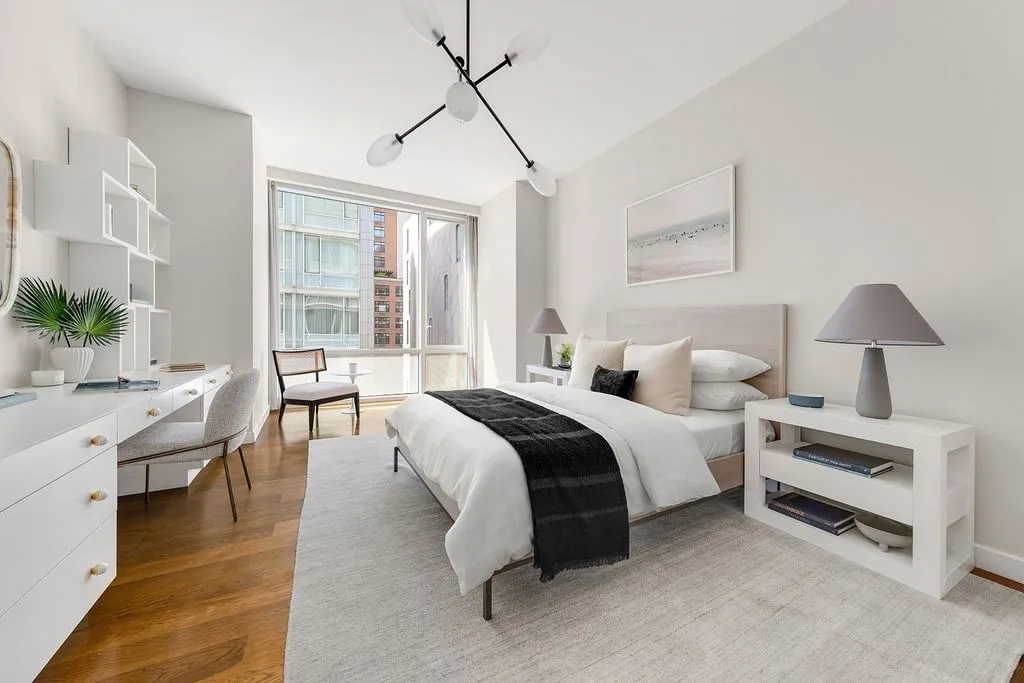 Flat 480m² in USA, New York. Priced at 9826200€ rent photo-5