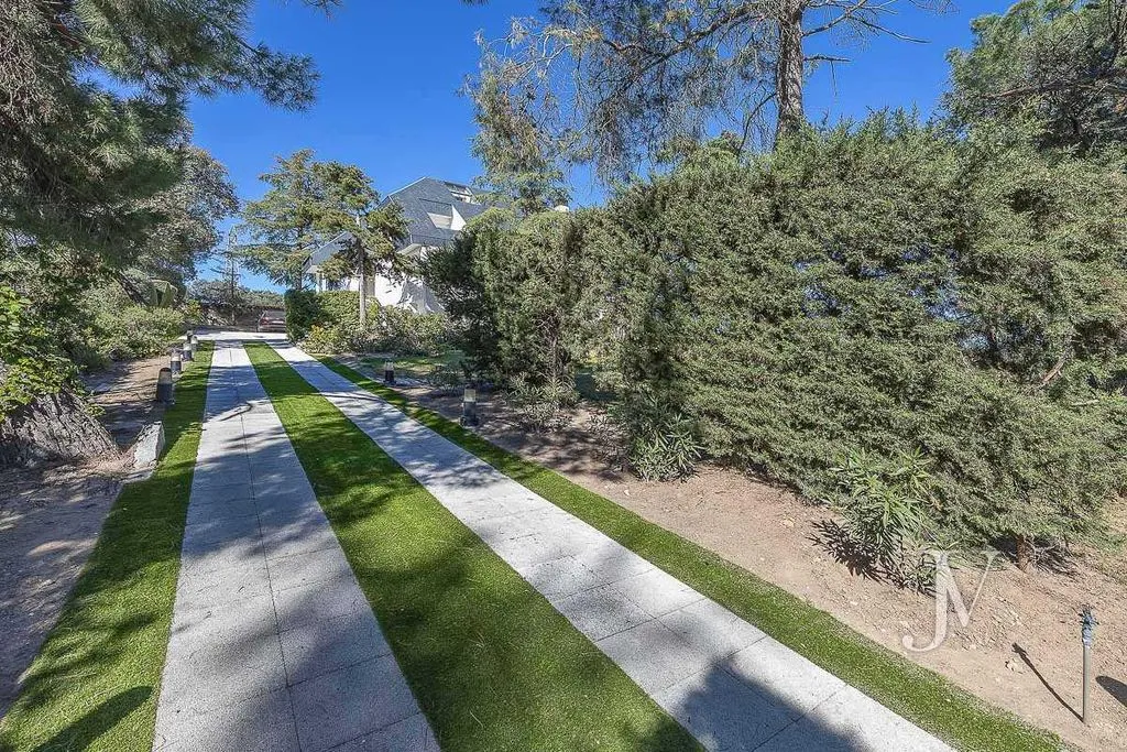 House 1525m² in Portugal, Lisbon. Priced at 3500000€ rent photo-6