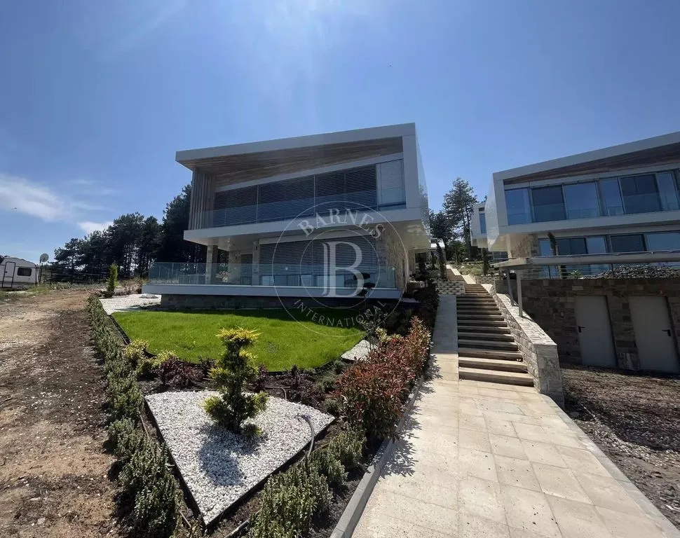 House 252m² in Bulgaria, Sozopol. Priced at 629000€ rent photo-1