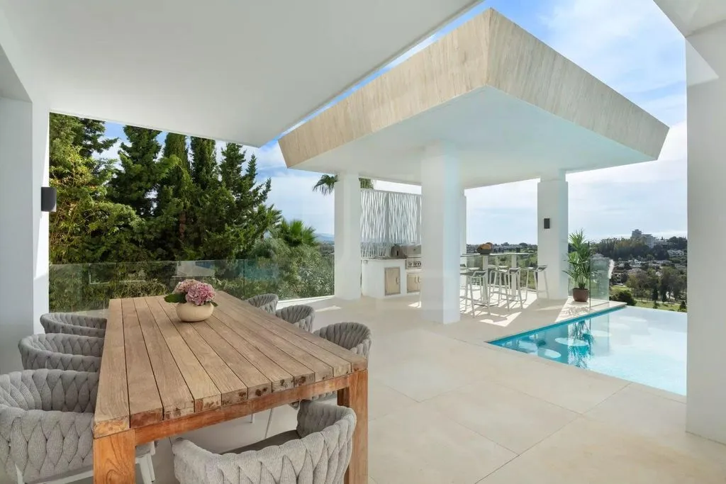 Villa 1365m² in USA, Southbury. Priced at 7650000€ rent photo-6