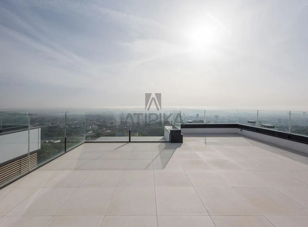 Villa 498m² in France, Menton. Priced at 3950000€ rent photo-2