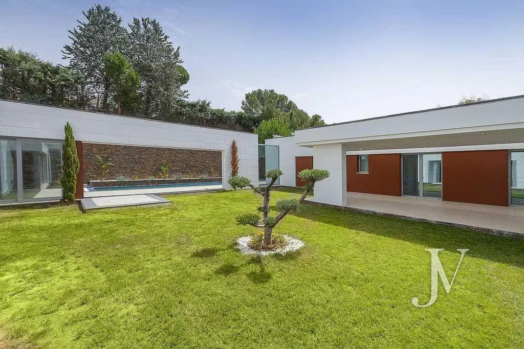 House 485m² in Portugal, Lisbon. Priced at 2500000€ rent photo-6