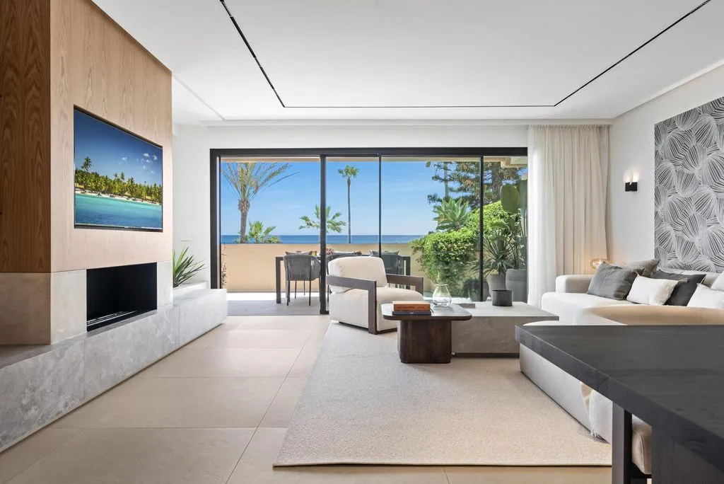 Flat 156m² in USA, Southbury. Priced at 1995000€ rent photo-2
