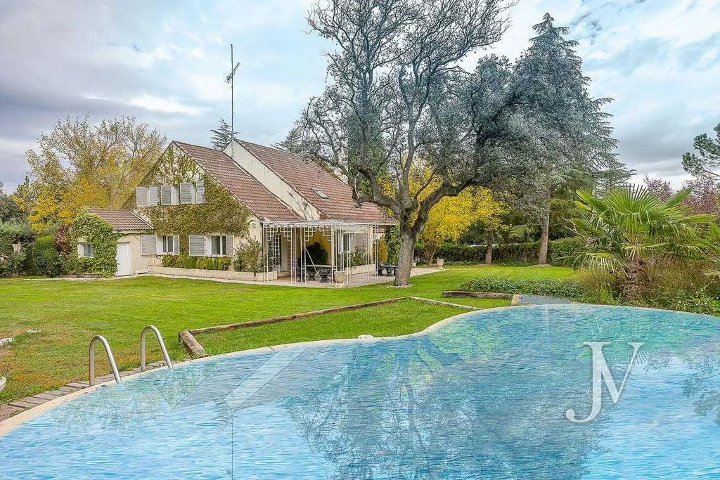 House 300m² in Portugal, Lisbon. Priced at 1095000€ rent photo-2