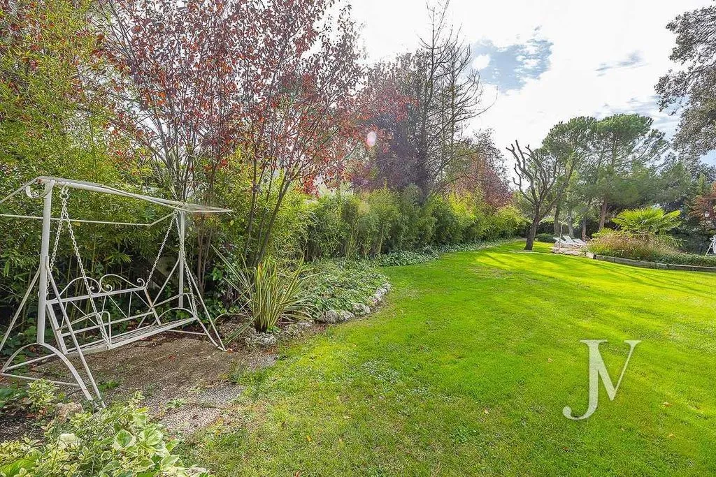 House 300m² in Portugal, Lisbon. Priced at 1095000€ rent photo-5