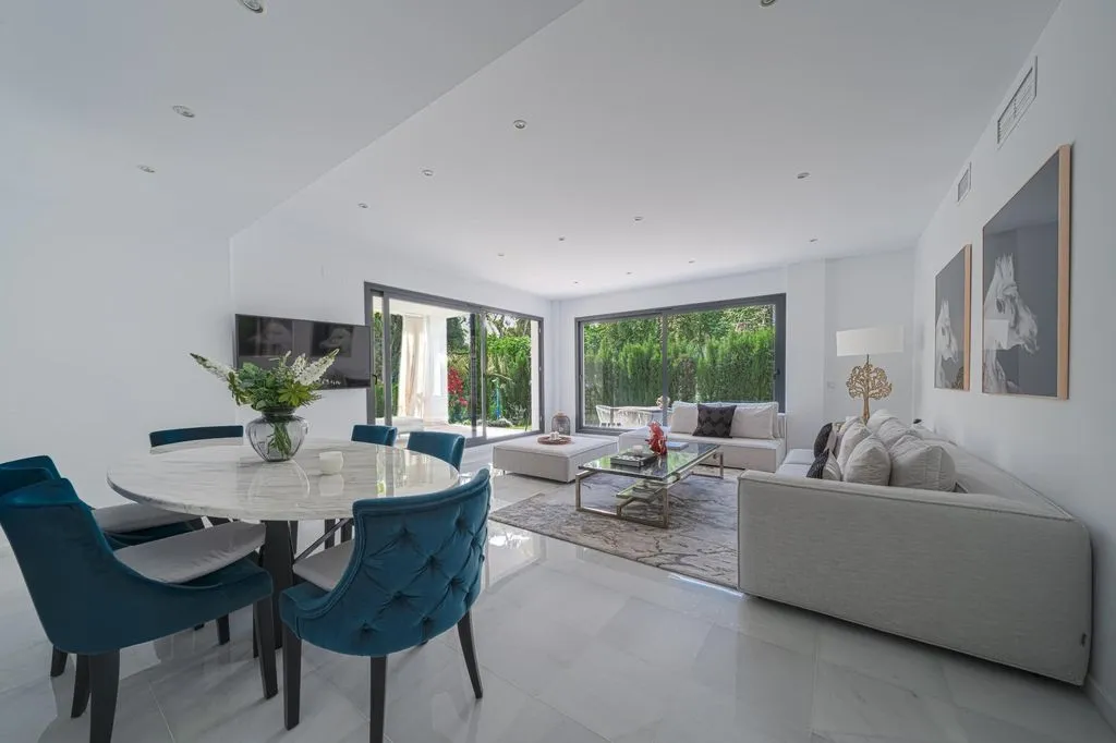 Flat 192m² in Portugal, Oeirash. Priced at 1100000€ rent photo-3
