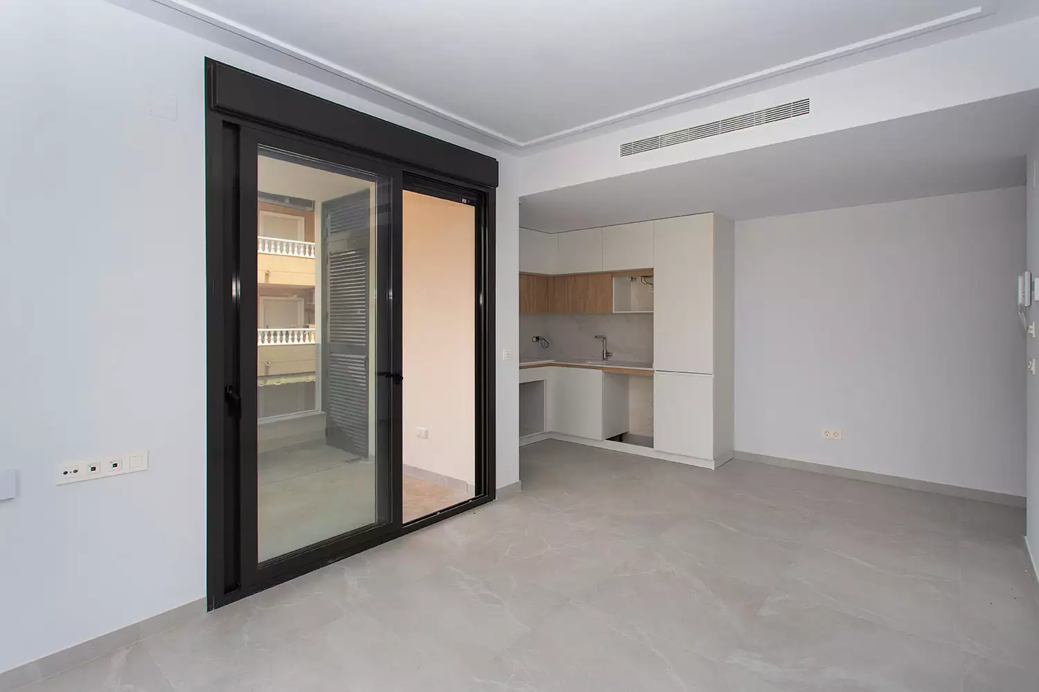 Flat 88m² in Spain, Torrevieja. Priced at 334900€ rent photo-2