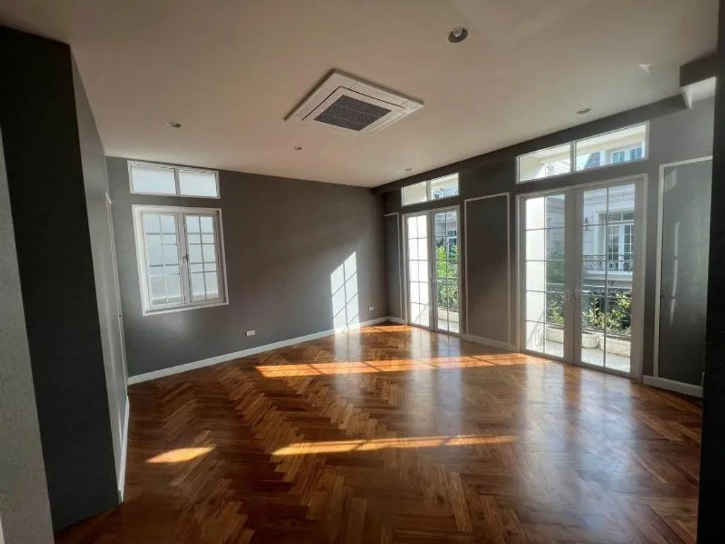 Villa 586m² in Thailand, Bangkok. Priced at 1776900€ rent photo-6