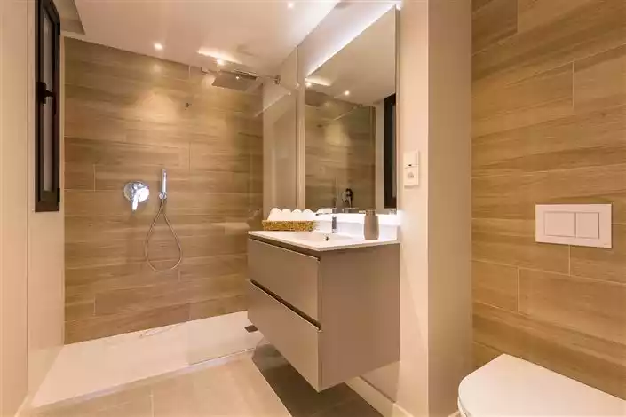 Flat 77m² in USA, Southbury. Priced at 290000€ rent photo-22