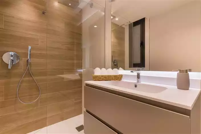 Flat 77m² in USA, Southbury. Priced at 290000€ rent photo-23