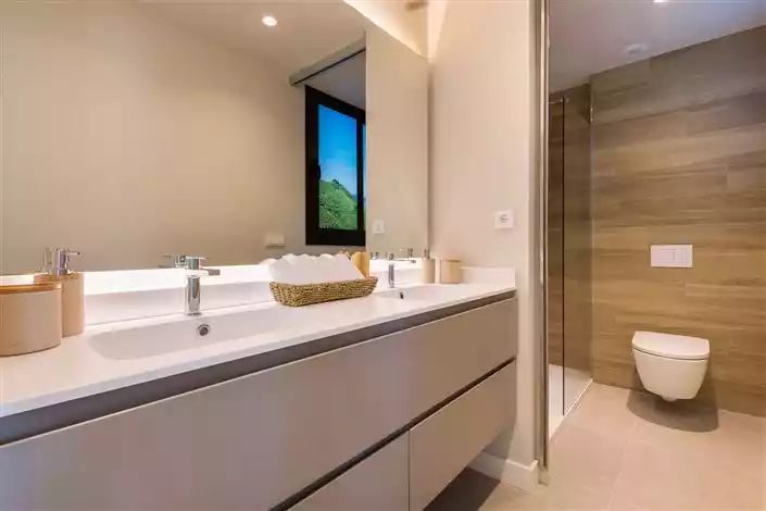 Flat 77m² in USA, Southbury. Priced at 290000€ rent photo-3