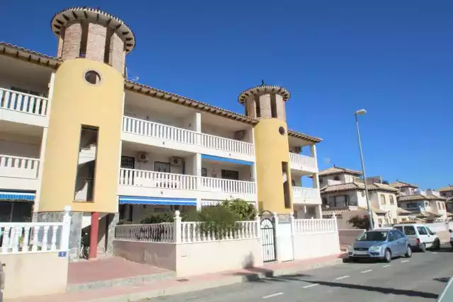 Flat 60m² in Spain, Orihuela Costa. Priced at 105000€ rent photo-1