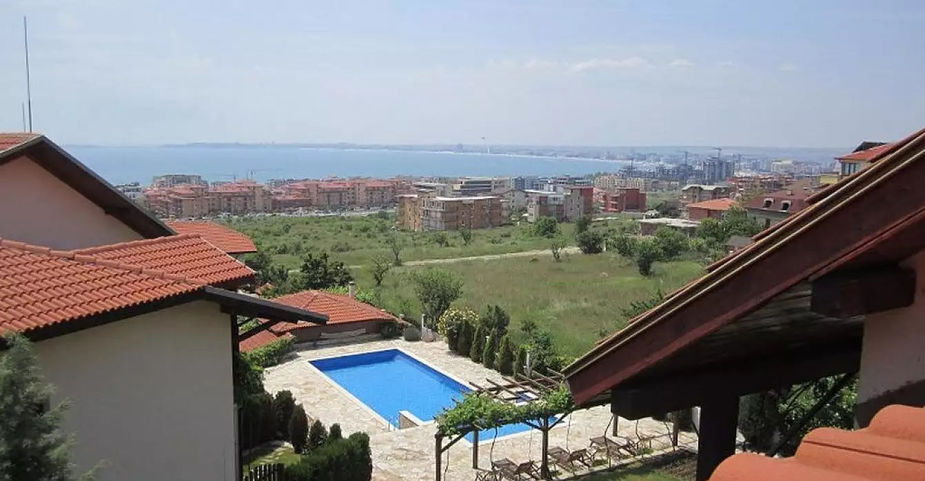 Townhouse 156m² in Bulgaria, Sveti Vlas. Priced at 165000€ rent photo-1
