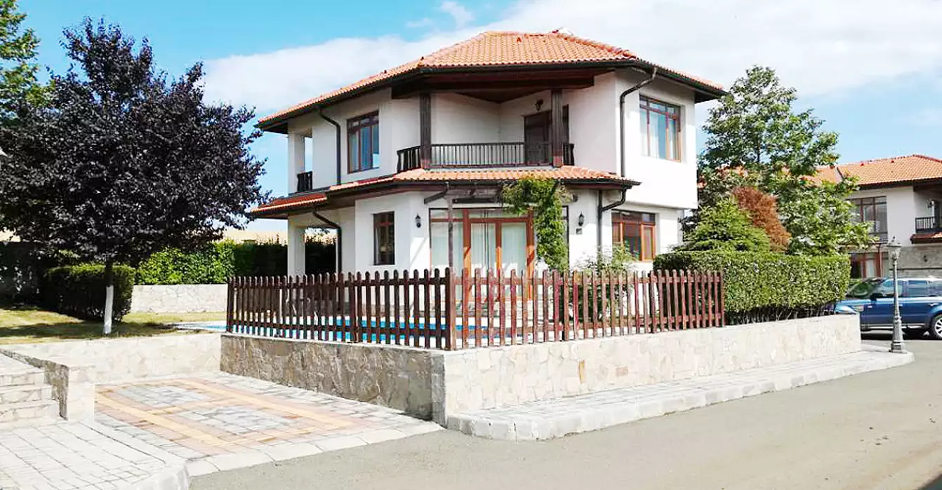 Villa 140m² in Bulgaria, Aheloy. Priced at 75000€ rent photo-1