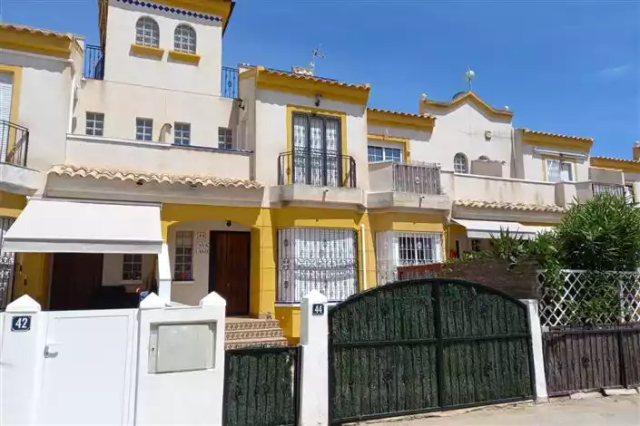 Townhouse 150m² in Spain, Guardamar del Segura. Priced at 119500€ rent photo-1