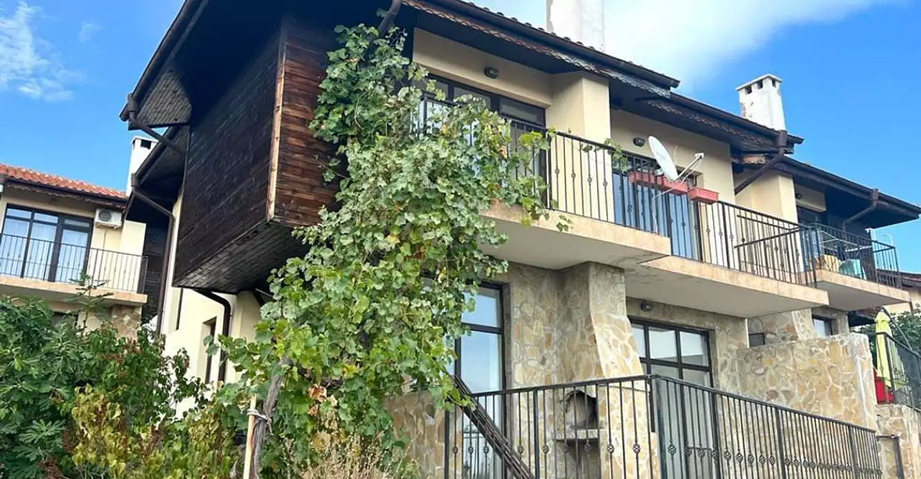 Villa 165m² in Bulgaria, Kosharitsa. Priced at 95500€ rent photo-1